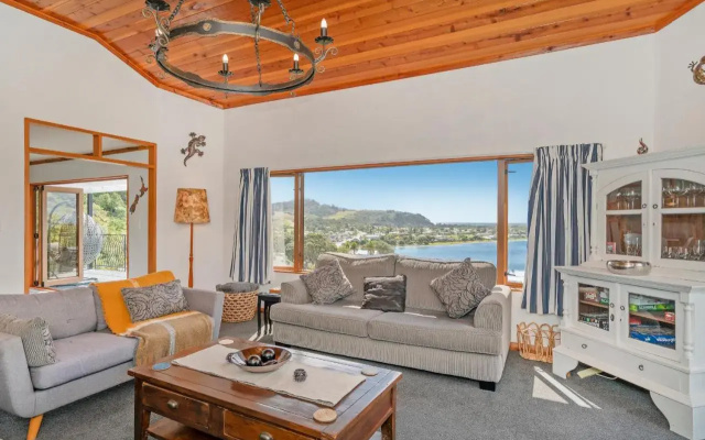 Cythera - Tairua Holiday Home