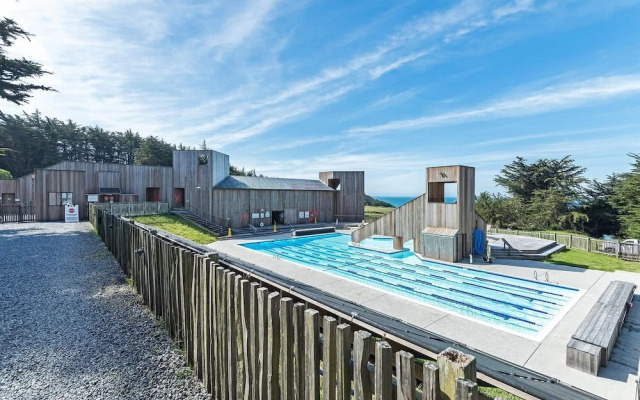 Haltwhistle West w/ Ocean Views!