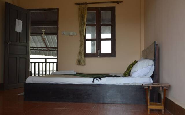 Mao Phasok Riverside Guesthouse