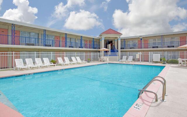 Days Inn by Wyndham Wilmington / University