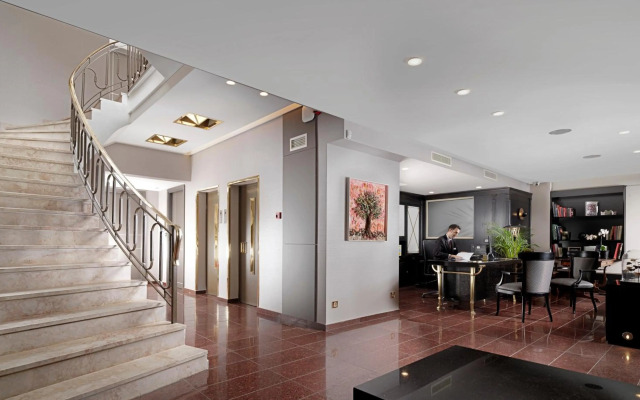 Holiday Suites