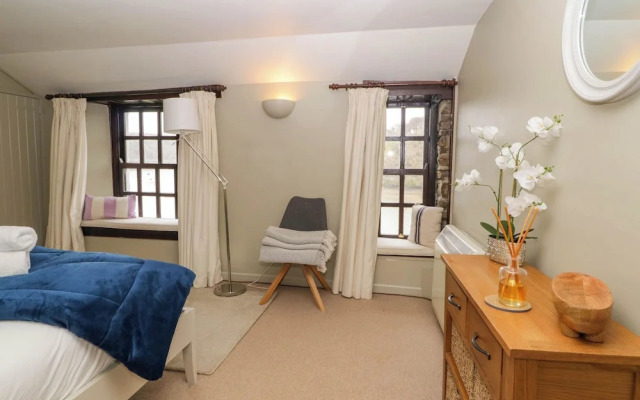4 Trenhaile Terrace