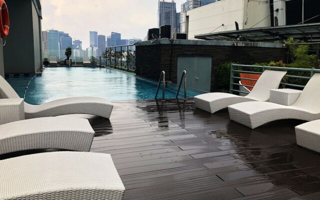 Spacious FX Residence with Mall Access