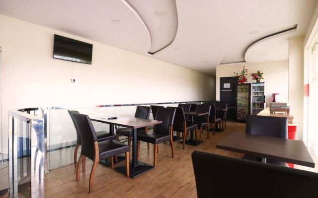 Blitz Hotel Batam Near Sultan Mahmud Ri'ayat Shah Mosque