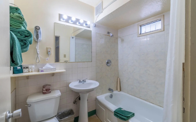 Canadas Best Value Desert Inn & Suites Cache Creek