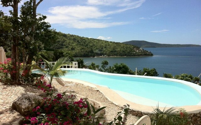 Al Faro Cosmio Hotel