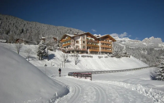 Latemar Hotel Suites & Spa