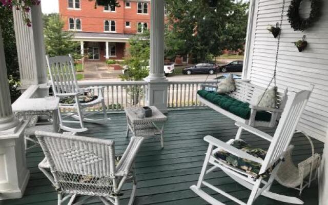 Simmons-Bond Inn Bed & Breakfast