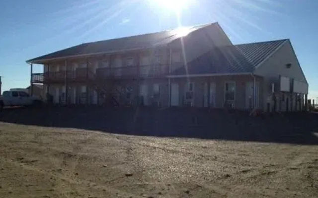 Tumbleweed Inn & Suites
