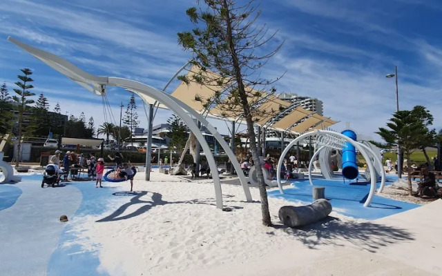 Scarborough Beach Front Resort Shell 13