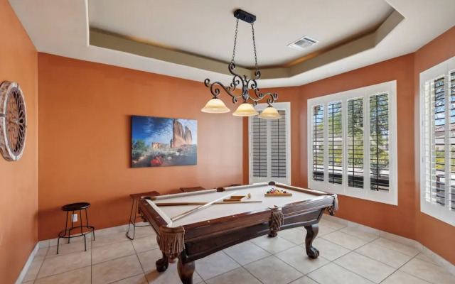 East Mesa Desert and Mountain Views: 5br, Pool