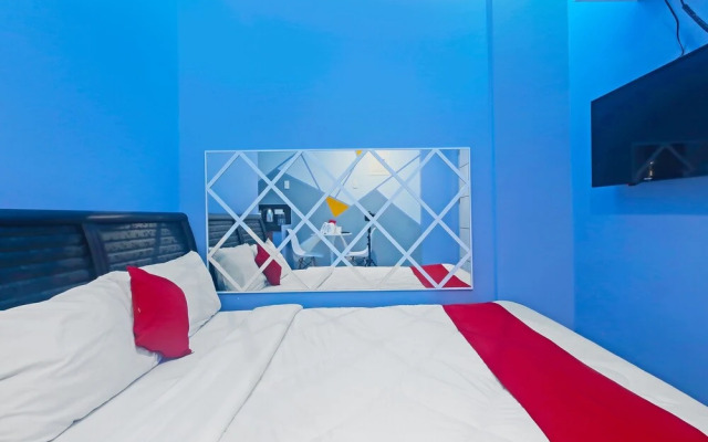 OYO 896 Silverio Suites
