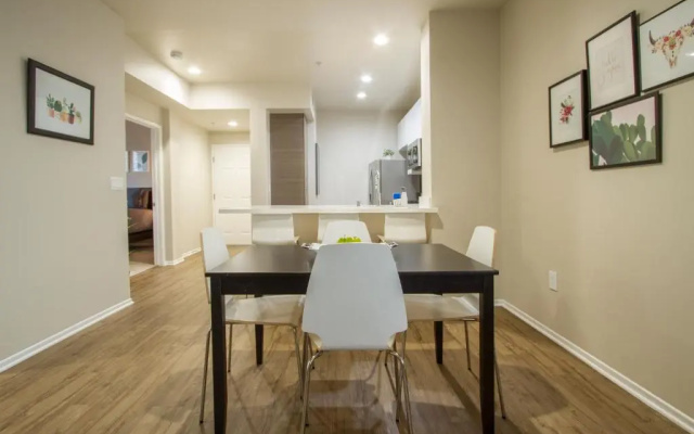 Marina Del Rey's Grand 2/2 Suite Pool View