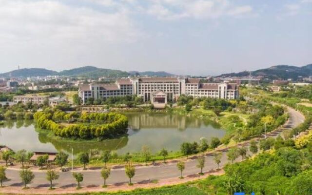 Zhangzhou Longjia Hotel