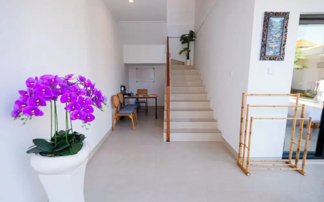 Crystal Flow Guest House & Apartment Canggu