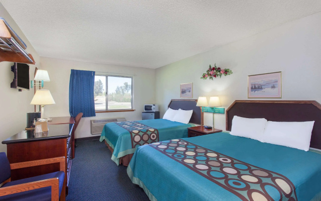 Super 8 by Wyndham Selma/Fresno Area