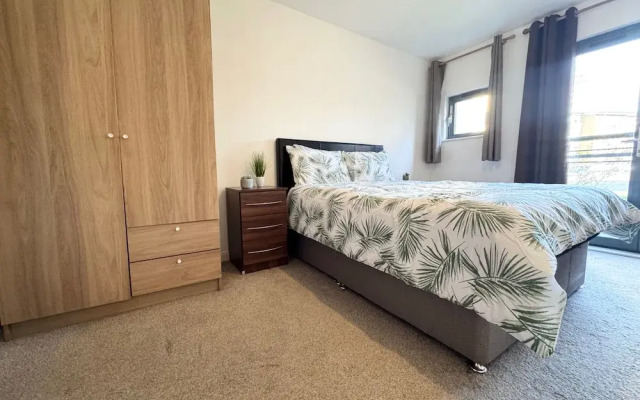Sea Breeze Retreat in Swansea