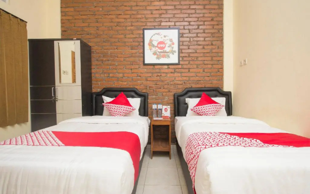 OYO 952 Annisa Syariah Guest House