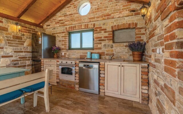Amazing Home in Pasman With Wifi and 8 Bedrooms
