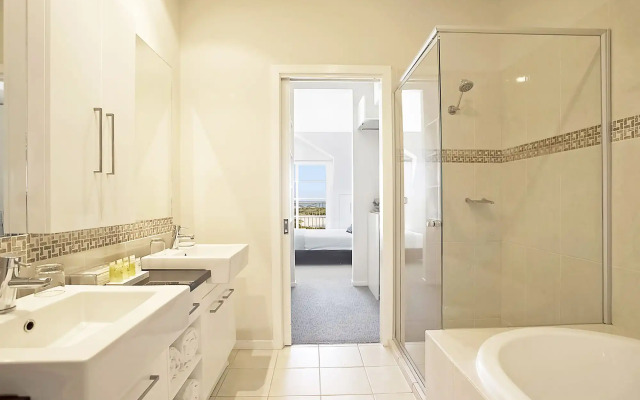 Deep Blue Hotel & Hot Springs