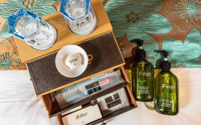 Xingdi Qingshe Hotel (Baiyun Middle Road Subway Station)