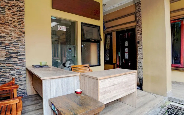 Hotel D'best Kutisari 6 Hour Stay