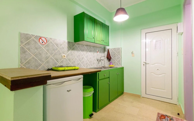Ni-Mar Studios & Apartments