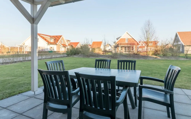 Luxurious Detached Villa With Washer, in De Maasduinen Area