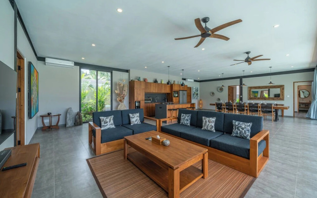 Xanadu - 5BR Ubud Designer Villa, Pool with Rice Fields Views