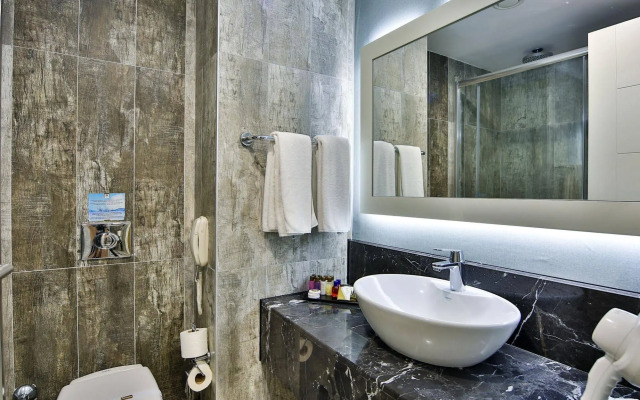 Saturn Palace Resort 