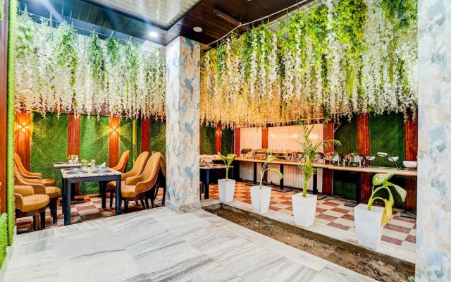Fabhotel Dream Palace I