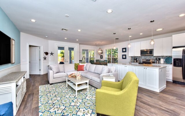 Sardinia Vacation Rental: Delightful Coastal Home near Vanderbilt Beach. Relax in a Private Pool and Spacious 4-BR Retreat with Modern Amenities. Ideal for Families. Minutes from Mercato and Local Attractions