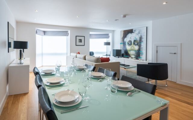 Trendy Queens Park Home Close to Hampstead by Underthedoormat