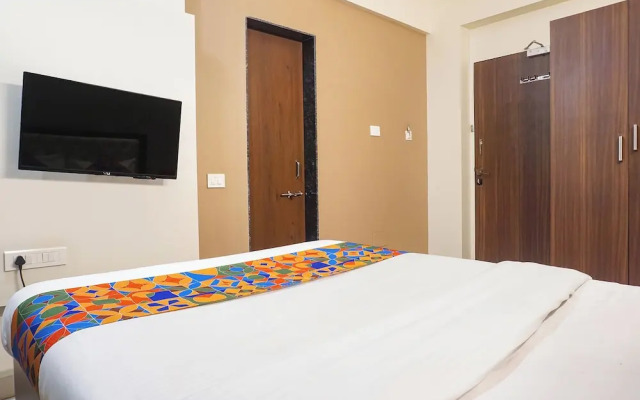 FabHotel Executive Pearl Inn - Nr. Twin tower