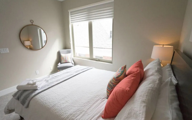 Classic City Condo Views From Golden Triangle
