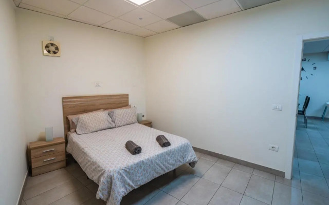 El Puente Holiday Home I- Airport 8,1K