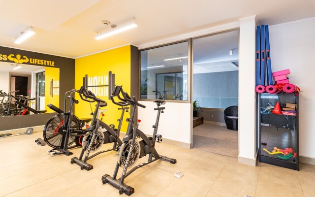 Bellet Design - 2BR w/Pool, Gym & Parking
