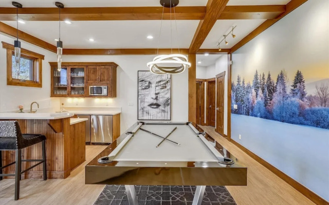 Highlands Hideaway 5 Bedroom Home by RedAwning