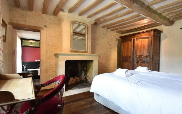Luxurious Mansion in Castle Grounds in Lantheuil