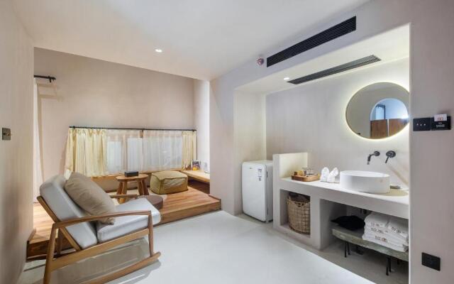 Nayun Xingkongsu Hotel