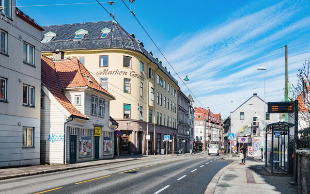 Kong Oscars Apartments