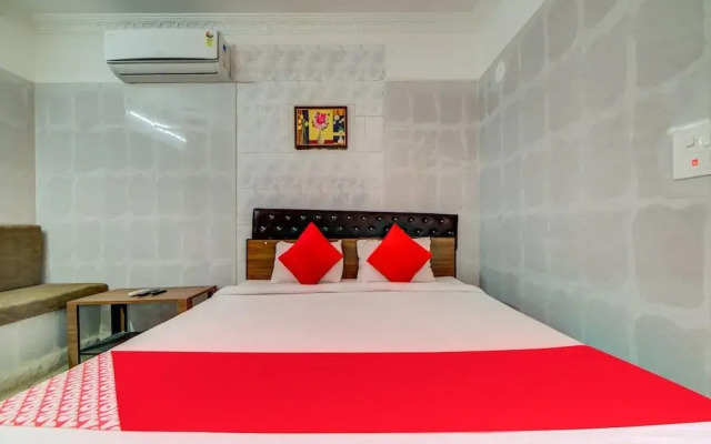 OYO 29087 Hotel Golden Pride