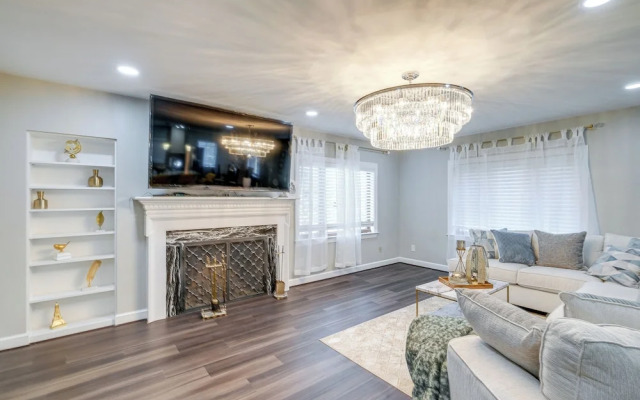 Silver Springs Home: Walk to Downtown!