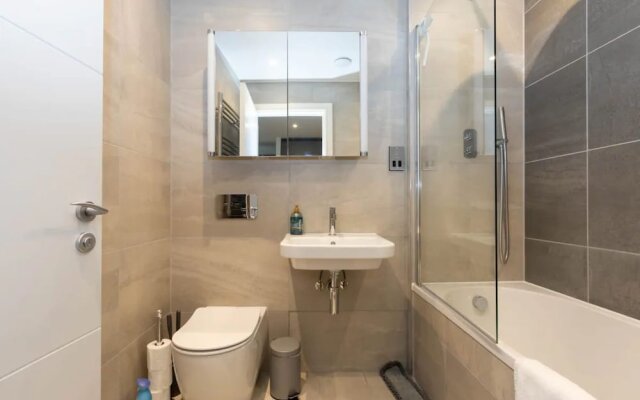 Tranquil & Stylish 1 Bedroom Flat With Private Balcony