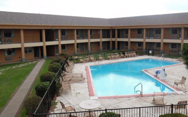 Red Roof Inn & Suites Oklahoma City Southwest