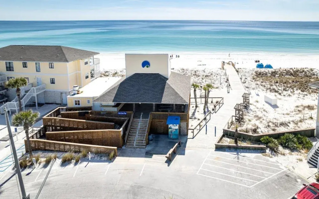 8226 is an upstairs pet friendly studio located in Sandpiper Cove by RedAwning