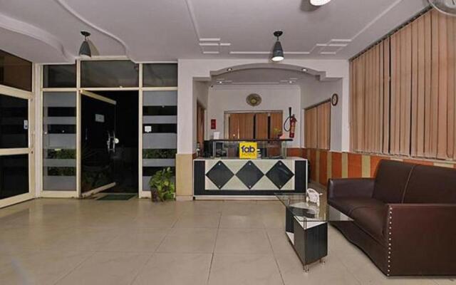 OYO 1915 Hotel Central Park Inn
