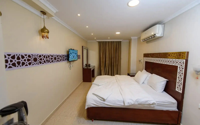 Pyramids Height Inn