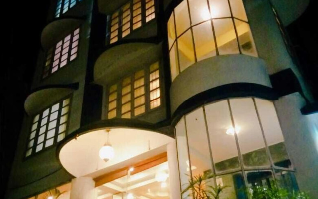 Hotel Niladrii Palace