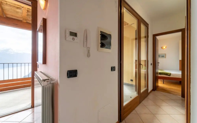 Willow Apartment With Lakeview by Wonderful Italy